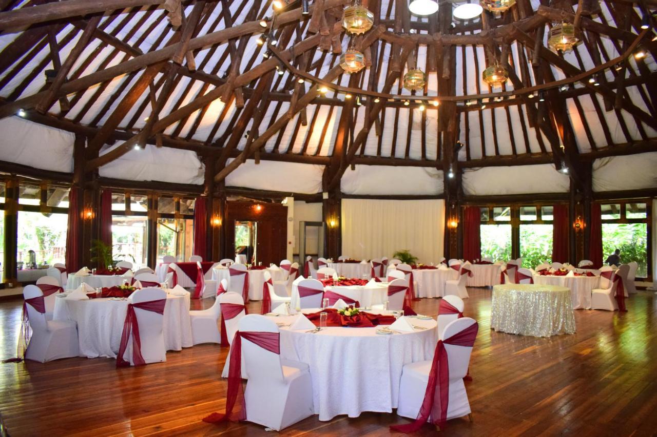 Safari Park Hotel Nairobi Bagian luar foto